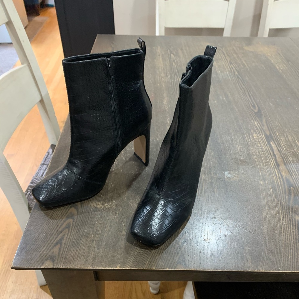 Express high ankle boots NWOT size 10
